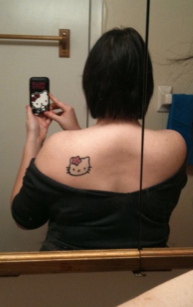 hello kitty shoulder tattoo hello kitty shoulder tattoo