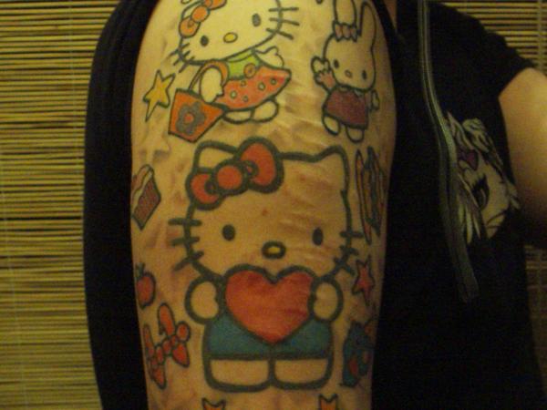  a surprise that this Hello Kitty holding a heart tattoo came recently: