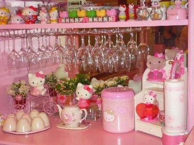 hello-kitty-bar Hello Kitty bar glasses