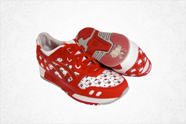  Hello Kitty shoes to make your feet and fashion that more hideous: