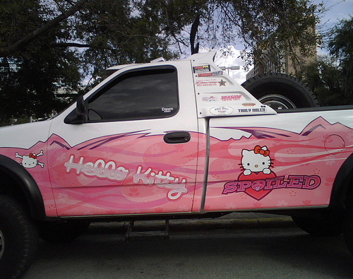 Hello Kitty pickup truck Sent in by Miffylv Popularity 9 