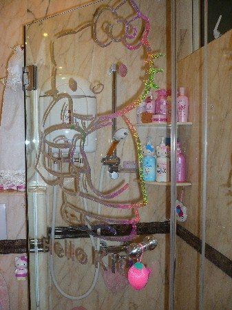hello-kitty-shower-door Hello Kitty shower door