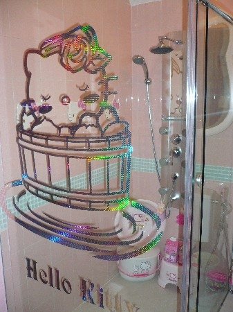 hello-kitty-shower-outside Hello Kitty shower