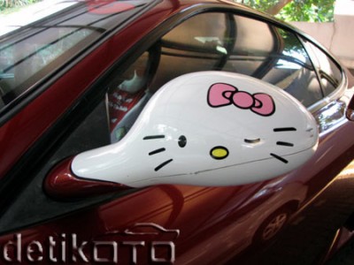 hello kitty ferrari mirror Hello Kitty Ferrari mirror