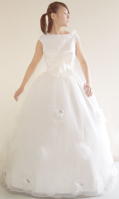 Hello Kitty wedding gown Read more 