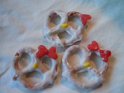 hello kitty pretzels Hello Kitty sweet and salty pretzels