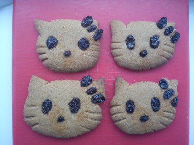 hello kitty gingerbread raisen cookies Hello Kitty gingerbread alien cookies