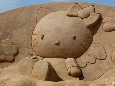 Hello Kitty sand castle Hello Kitty sand sculpture art