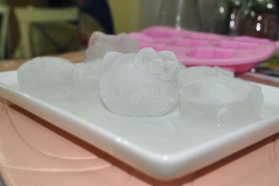 hello kitty ice cubes