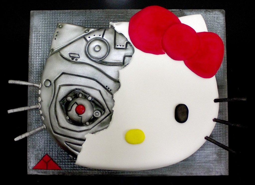 Hello-Kitty-terminator-cake