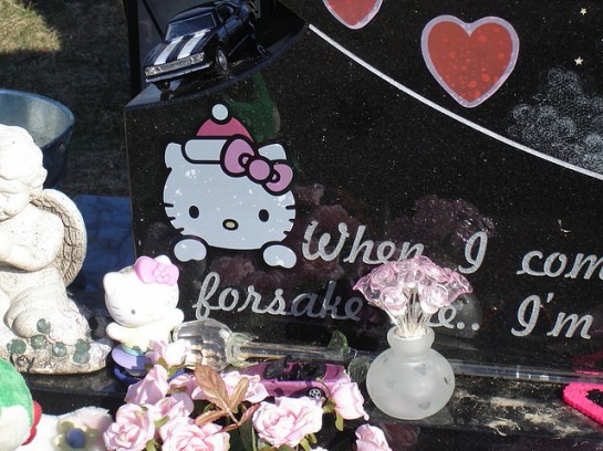 Hello Kitty grave